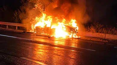 Sivas-Malatya Arasında Kaza: 4 Yaralı, Bir Araç Yandı