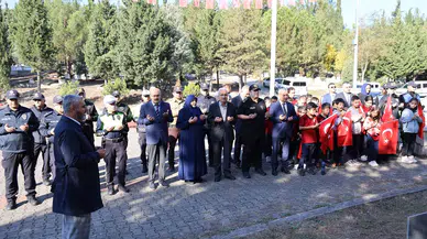 Karabük’te duygulandıran anma! Öğrenciler şehit polis için dua etti