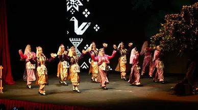 Balıkesir'de Cumhuriyet Coşkusu Sahneye Taştı!
