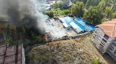Malatya'da Şantiye Alanında Büyük Yangın! 30 Konteyner Zarar Gördü