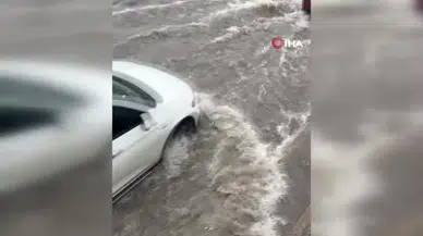 Diyarbakır'da Sağanak Hayatı Felç Etti! Alt Geçitler Suyla Doldu
