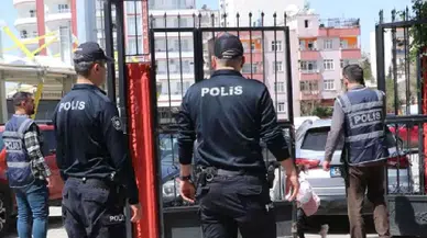 İzmir'de Ortaokulda Şok Eden Olay: Öğrenci Çantasından Silah Çıktı
