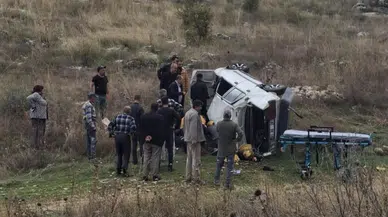 Kontrolden Çıkan Otomobil Şarampole Uçtu! 2 Kişi Yaralandı