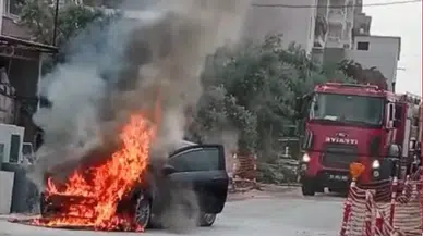 Mersin'de Park Halindeki Otomobil Alev Alev Yandı!