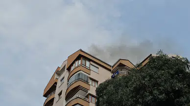 Kayseri’de korkutan yangın! 9 katlı binanın çatısı alevlere teslim oldu
