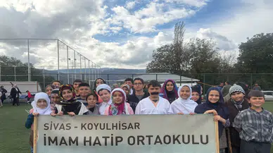Koyulhisar’da Öğrencilerden Tarihi Mesaj: “Cumhuriyeti Biz Böyle Kazandık”