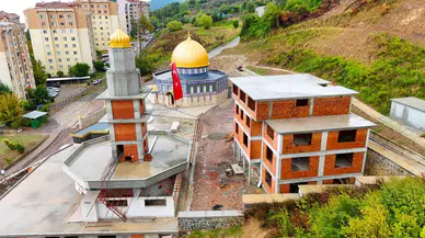Kocaeli Aksa Camii İçin Binlerce Tuğla ve Tonlarca Demir Desteği