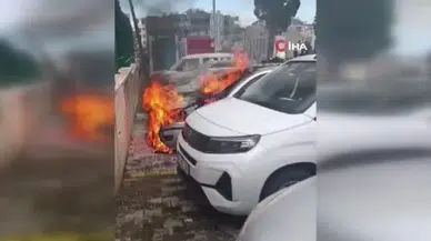 Hatay'da Hastane Otoparkında Korku Dolu Anlar! Otomobil Alev Aldı