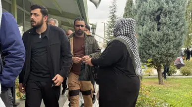 Siyah Çöp Poşetiyle Cami Önüne Geldi! Nedeni Dikkat Çekti