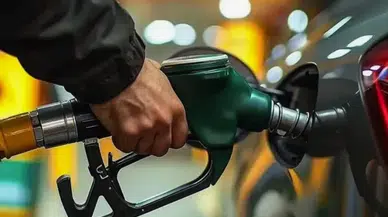Sürücülerin yüzünü güldürecek haber: Motorine dev indirim bu gece pompada!
