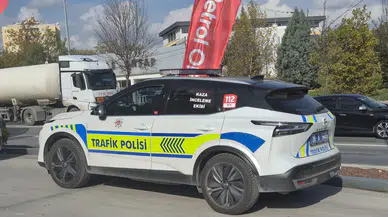 Benzinlikte Korku Dolu Anlar! Otomobil Kadına Çarptı