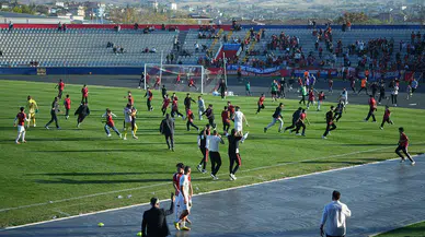 Kırıkkale FK Maçında Saha Bir Anda Karıştı: İlginç Anlar!