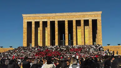 Sivaslı Üniversite Öğrencilerinden Anıtkabir’de LÖSEV’e Destek