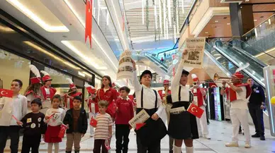 Cumhuriyet'in 103. Yılında Çocuklardan Sürpriz Gazete Dağıtımı!