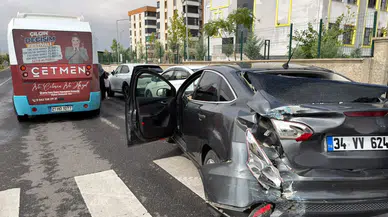 Diyarbakır’da Halk Otobüsü ile Otomobil Çarpıştı: 4 Yaralı