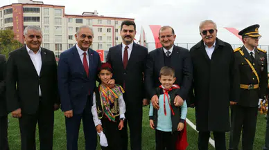 Gürün'de Cumhuriyet'in 103. Yılı Stadyumda Kutlandı