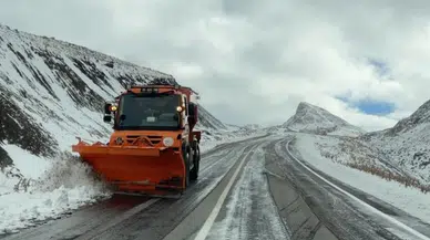Van'da Kış Erken Geldi! 3 Bin Rakımlı Geçit Beyaza Büründü