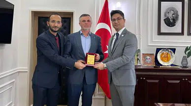Sivas’ta Örnek Davranış! Filistin’e Yardımı Plaketle Taçlandı