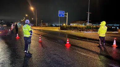 Sivas-Erzincan Yolunda Kar ve Sis Ulaşımı Zorlaştırdı