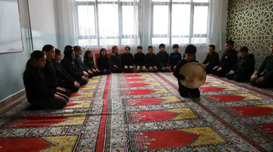 Öğrencilerden Anlamlı Ramazan Etkinliği: İlahiler, Gölge Oyunu ve Geleneksel İkramlar