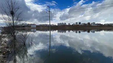 Sivas’ta Kar Erimesi Tarım Arazilerini Göle Çevirdi