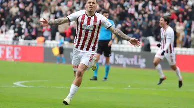 Sivasspor’un Yıldızı Rey Manaj Trafik Kazası Geçirdi
