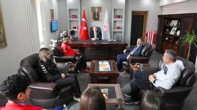 Sivas’ın gurur kaynağı sporcular İl Müdürü’nü ziyaret etti
