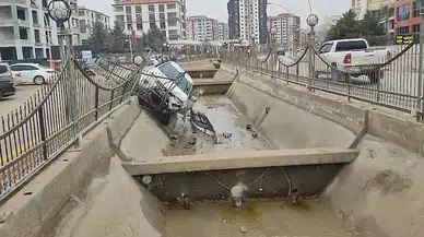 Korkutan Kaza! Kontrolden Çıkan Pikap Sulama Kanalına Uçtu