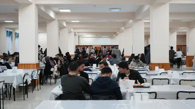 Sivas Cumhuriyet Üniversitesi Yönetimi Öğrencilerle İlk İftarda Buluştu