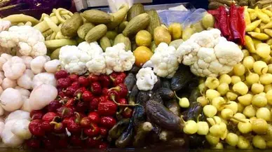 Sivas’ta İftar Sofralarının Vazgeçilmezi Turşular Tezgâhlarda