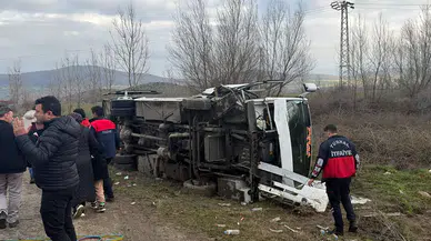 Korkutan Kaza! Öğrenci Servisi ile Otomobil Çarpıştı!