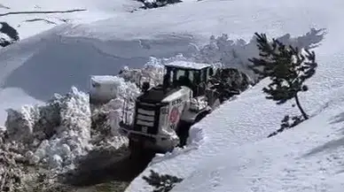Kar Kalınlığı 3 Metreyi Aştı: İş Makineleri Kayboldu