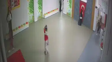 Minik Öğrencilerin Türk Bayrağı Hassasiyeti Tam Not Aldı