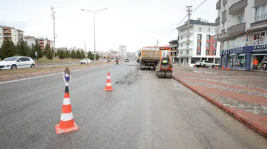 Sivas’ta zorlu kış koşullarına rağmen yol bakım ve onarım çalışmaları sürüyor
