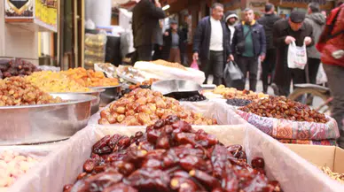 Uzman diyetisyenden iftar ve sahur arasında 2 litre su tüketimi önerisi