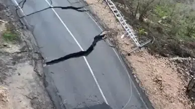 Ordu-Tokat yolunda heyelan: 300 metrelik yol çöktü