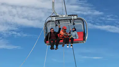 Teleferikte mahsur kalanlar başarılı bir operasyonla kurtarıldı!