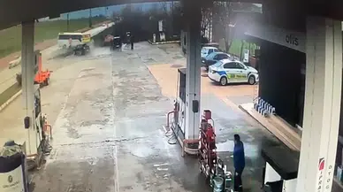 Öğrenci Servisi Devrildi: Kaza Anı Kamerada! 6 Öğrenci Yaralı