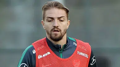 Caner Erkin İlk Yarı Sonunda Kırmızı Kartla Oyun Dışı Kaldı!