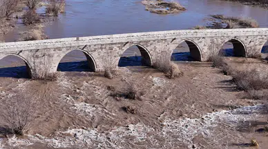 Kızılırmak Coştu: Sivas'ta Kar Suları Nehir Debisini Yükseltti