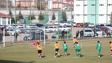 Başkan Dr. Adem Uzun, Sivasgücü Belediyespor – Arsin Belediyespor Maçını Tribünden İzledi