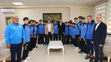 Kaymakam Zeyit Şener, U-14 Futbol Takımını Türkiye Şampiyonası Öncesi Tebrik Etti