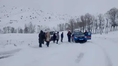 Sivas’ta Kar Esareti: Mahsur Kalan Öğretmenleri Jandarma Kurtardı