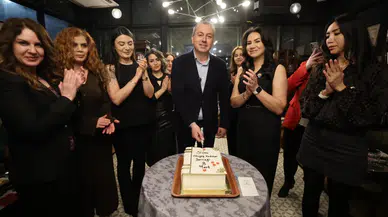 Sivas Okuyan Kadınlar Derneği’nin 8 Mart Programına Adem Uzun Katıldı!