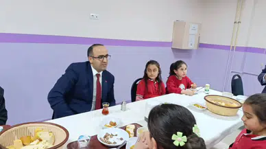 Divriği Kaymakamı İlyas Kılıç, Öğrencilerle Birlikte İftar Sofrasında Buluştu