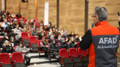 Sivas’ta Öğrenciler AFAD İş Birliğiyle Afet Semineri ve Tatbikatına Katıldı
