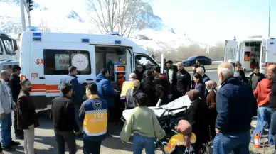 Ambulans ile Tır Çarpıştı: Sağlık Personeli Yaralandı!