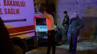 Bacağından bıçaklanan şahıs, ambulansa giderken de sigarayı bırakmadı