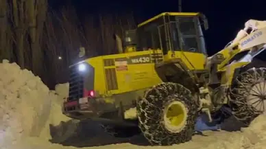 Kar Boyu 2 Metreyi Buldu: Köy Yolları Tek Tek Açılıyor