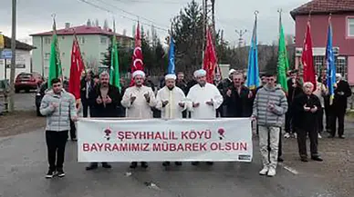 Asırlık Gelenek Canlandı: Sivas'ta Sancak Altında Bayramlaşma